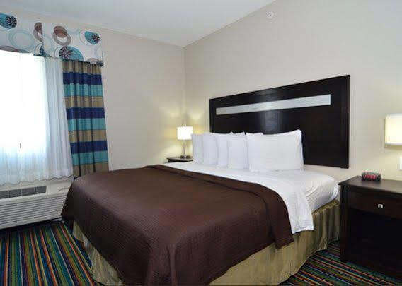 Microtel Inn & Suites Kenedy Exterior photo